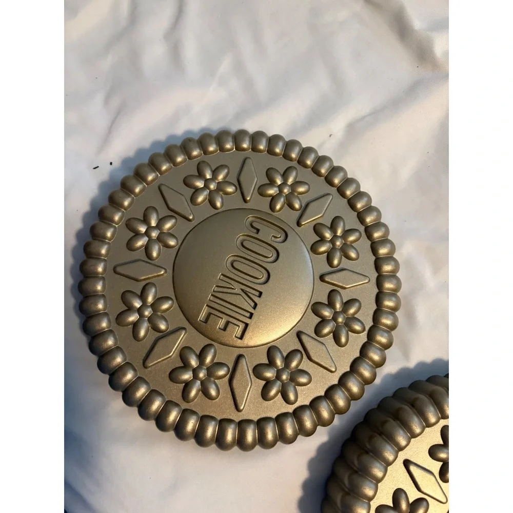 Chicago Metallic Cookie Tart Pans Giant Sandwich Cookie Molds Gold 9 Inch Set/ 2